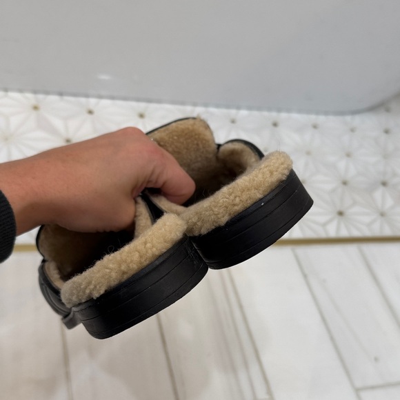 Gucci Black Quilted Leather Slippers with Brushed Gold Gucci Logo - Picture 9 of 9